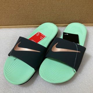 ナイキ(NIKE)の25cm ナイキ シャワーサンダル ジュニア カワ スライド(サンダル)