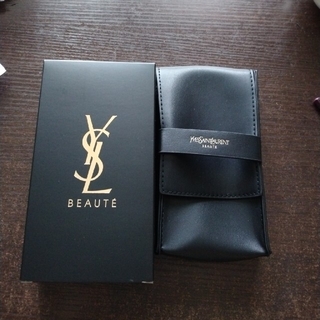 イヴサンローランボーテ(Yves Saint Laurent Beaute)の新品YSLブラシセット3本ポーチイヴサンローラン(ブラシ・チップ)