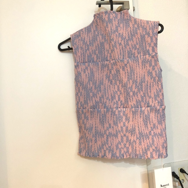 Ameri VINTAGE(アメリヴィンテージ)のameri geometric pattern shirring top レディースのトップス(カットソー(半袖/袖なし))の商品写真