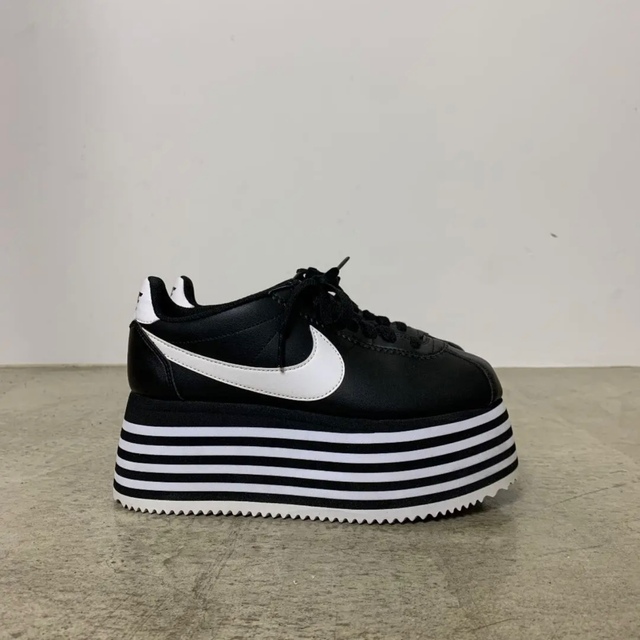 COMME des GARCONS(コムデギャルソン)のNIKE comme des garçons ナイキ ギャルソン cortez レディースの靴/シューズ(スニーカー)の商品写真