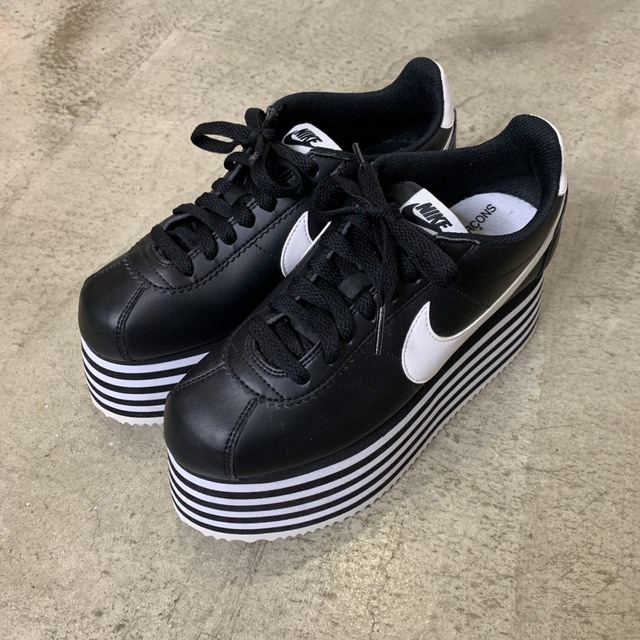 COMME des GARCONS(コムデギャルソン)のNIKE comme des garçons ナイキ ギャルソン cortez レディースの靴/シューズ(スニーカー)の商品写真