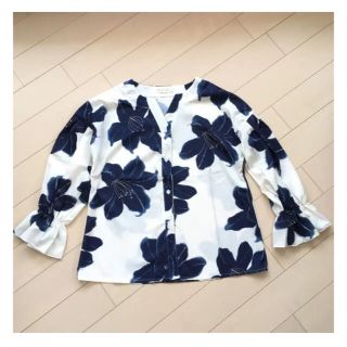 花柄袖フリルノーカラーブラウス  Lサイズ 【試着のみ美品】(シャツ/ブラウス(長袖/七分))