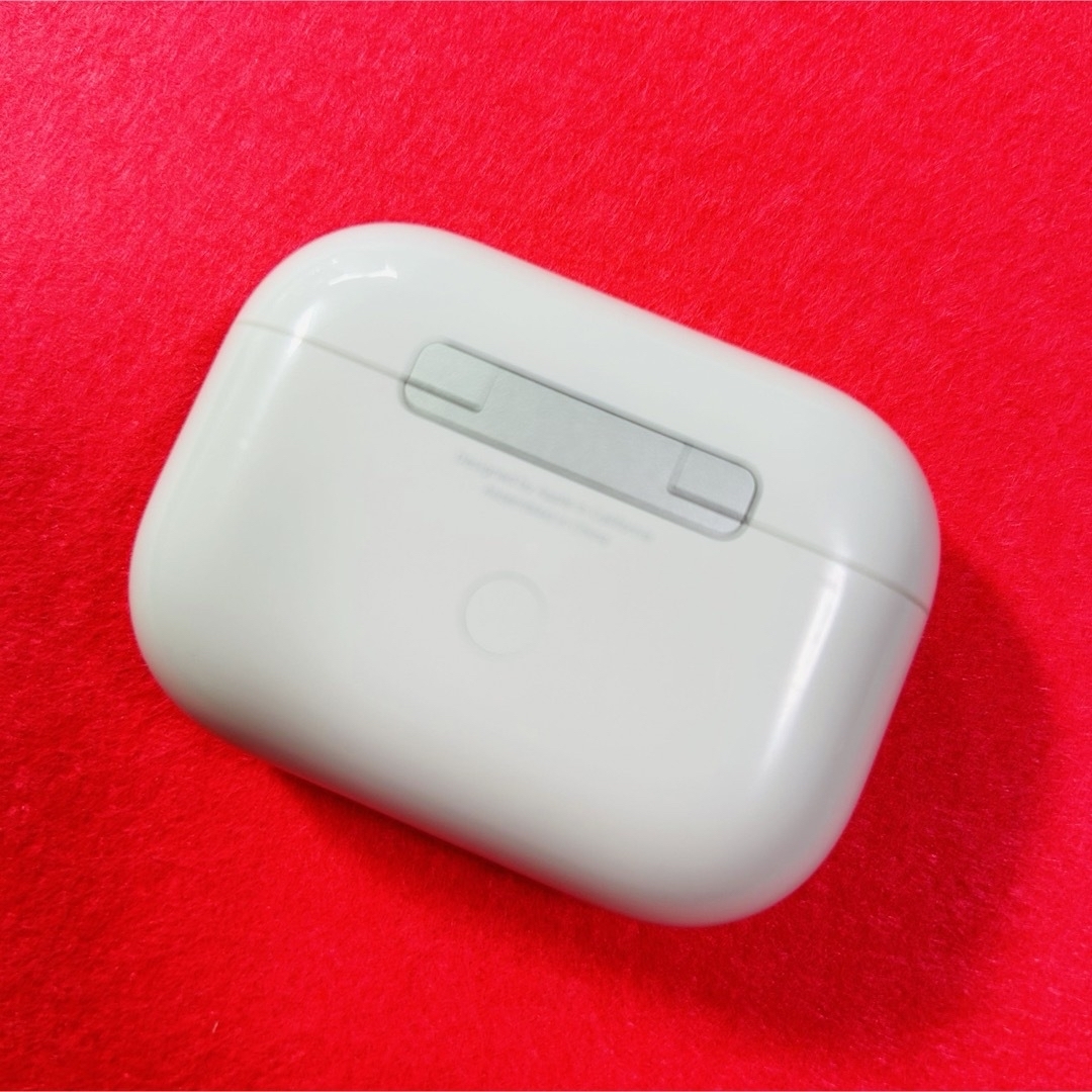 Apple(アップル)の1 AirPods Pro 充電ケース　本体　第一世代　エアポッツ　A2190 スマホ/家電/カメラのオーディオ機器(ヘッドフォン/イヤフォン)の商品写真