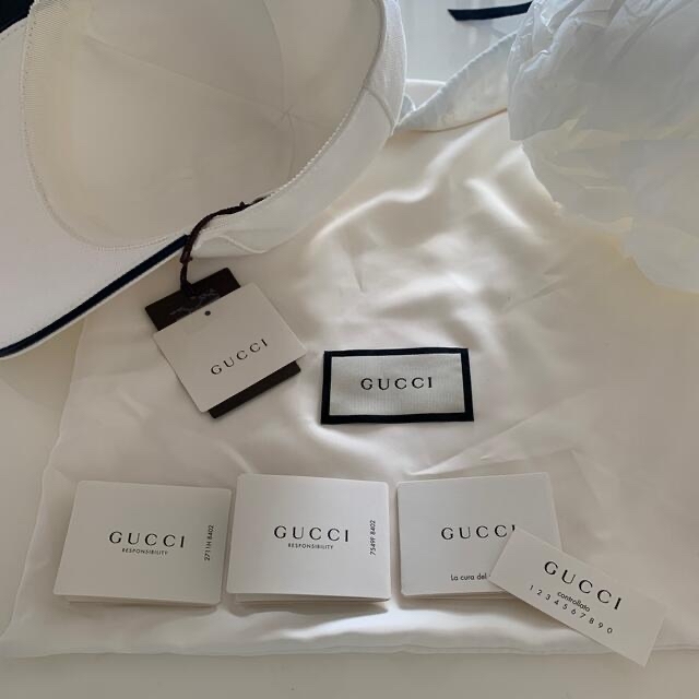 Gucci(グッチ)のGUCCI キャップ　ホワイト　XL タグ付き メンズの帽子(キャップ)の商品写真