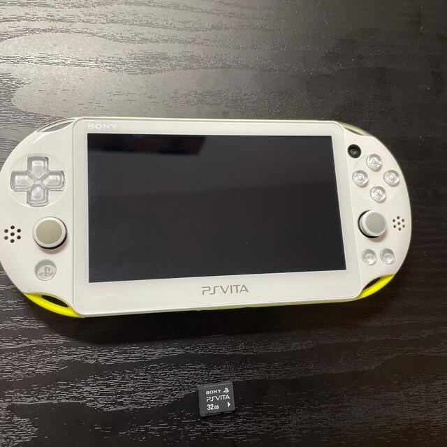 PlayStation Vita(プレイステーションヴィータ)のPSVita メモリカード32GB付属 エンタメ/ホビーのゲームソフト/ゲーム機本体(携帯用ゲーム機本体)の商品写真