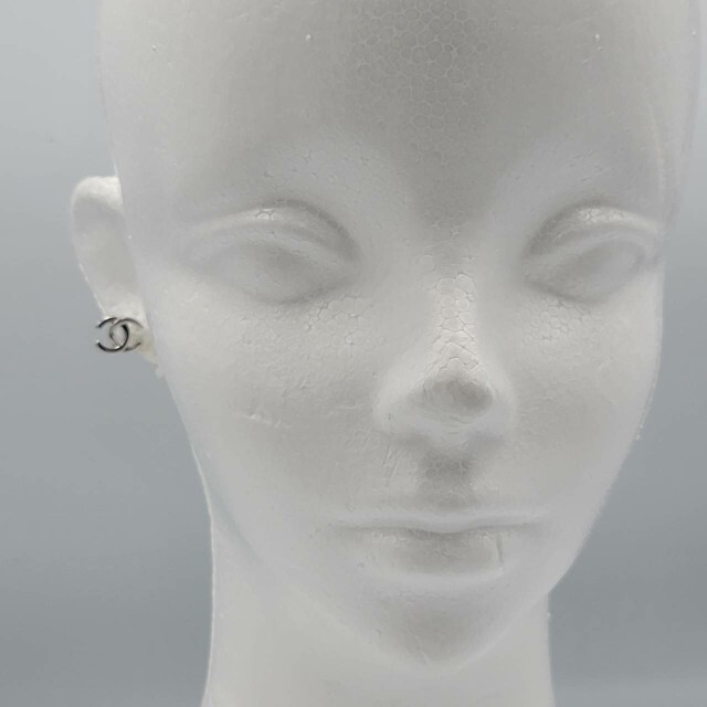 CHANEL - 確実正規品 シャネル ピアス 消毒済み コムドット CHANEL - 確実正規品 シャネル ピアス 消毒済み コムドット