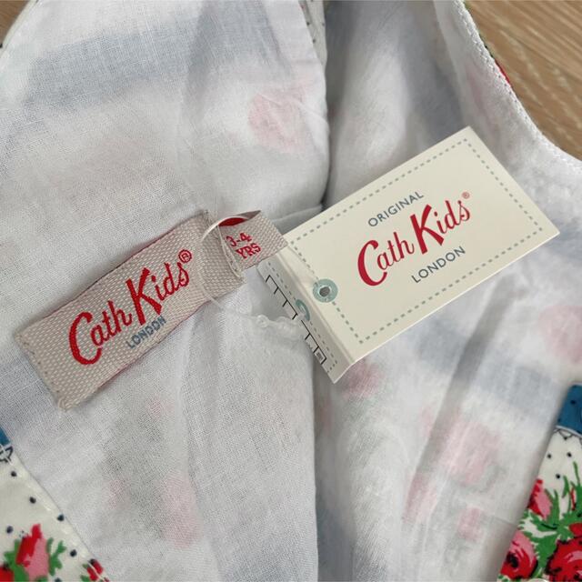 Cath Kidston(キャスキッドソン)のタグ付き新品　キャスキッドソン　花柄ワンピース キッズ/ベビー/マタニティのキッズ服女の子用(90cm~)(ワンピース)の商品写真