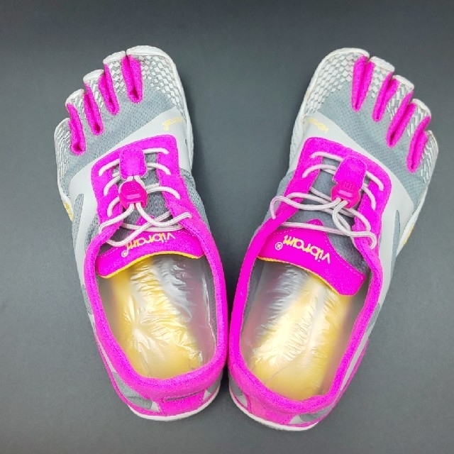 vibram(ビブラム)の★ 未使用品 Vibram ファイブフィンガーズ 22.5cm ピンク×グレー レディースの靴/シューズ(スニーカー)の商品写真
