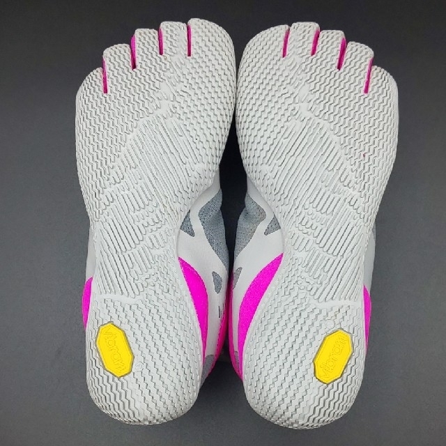 vibram(ビブラム)の★ 未使用品 Vibram ファイブフィンガーズ 22.5cm ピンク×グレー レディースの靴/シューズ(スニーカー)の商品写真