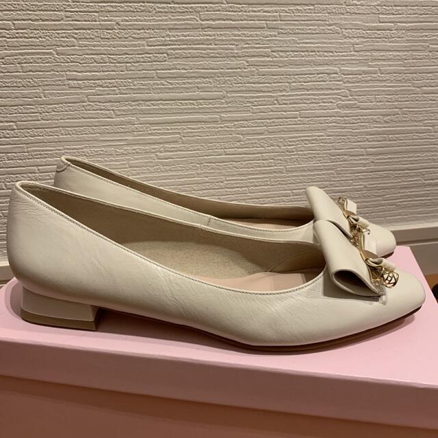 DIANA(ダイアナ)の今期新品　DIANA ローヒールパンプス　23㎝　ダイアナ　フラット レディースの靴/シューズ(バレエシューズ)の商品写真