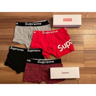 シュプリーム(Supreme)の新品未使用　supreme アンダーウェア　M 4着セット(ボクサーパンツ)