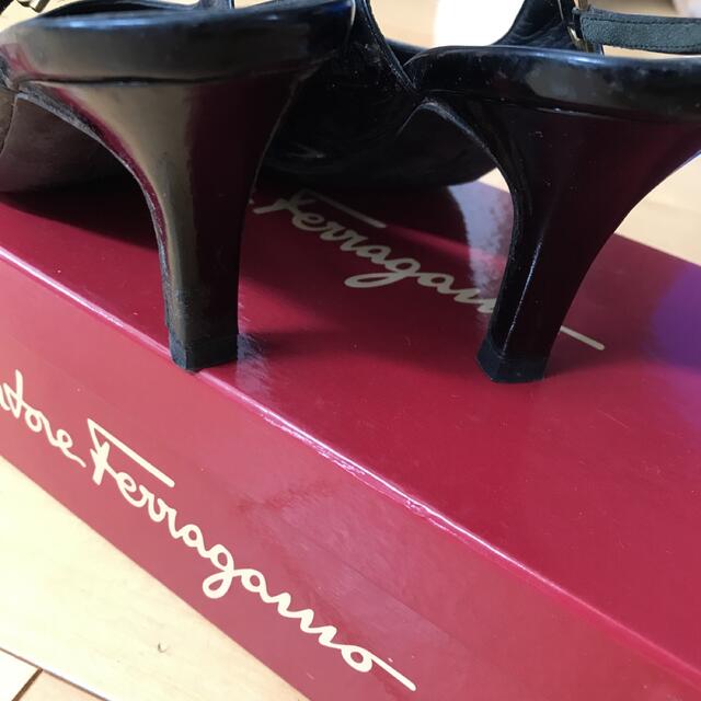 Salvatore Ferragamo(サルヴァトーレフェラガモ)のフェラガモ　エナメルパンプス　23〜23.5センチ レディースの靴/シューズ(ハイヒール/パンプス)の商品写真