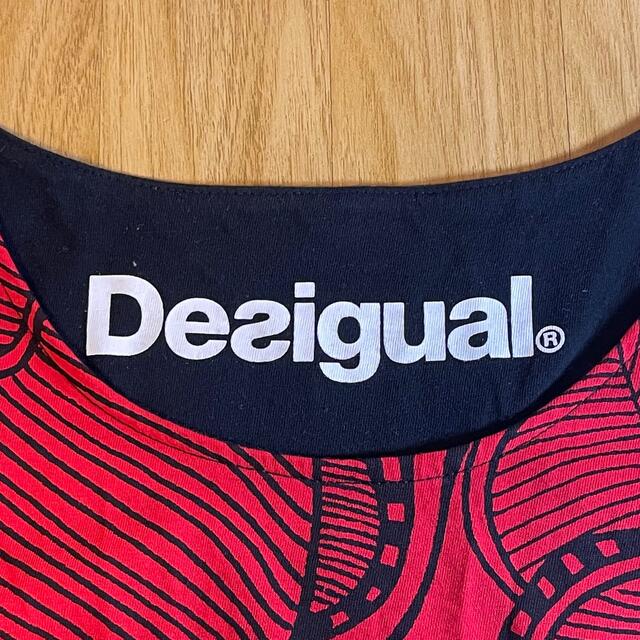 DESIGUAL(デシグアル)の美品　デシグアル　ひざ丈ワンピース　赤　黒　サイズS レディースのワンピース(ひざ丈ワンピース)の商品写真