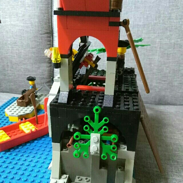 Lego(レゴ)のYellow  Books 様専用　レゴ　6279　ガイコツ島 キッズ/ベビー/マタニティのおもちゃ(知育玩具)の商品写真