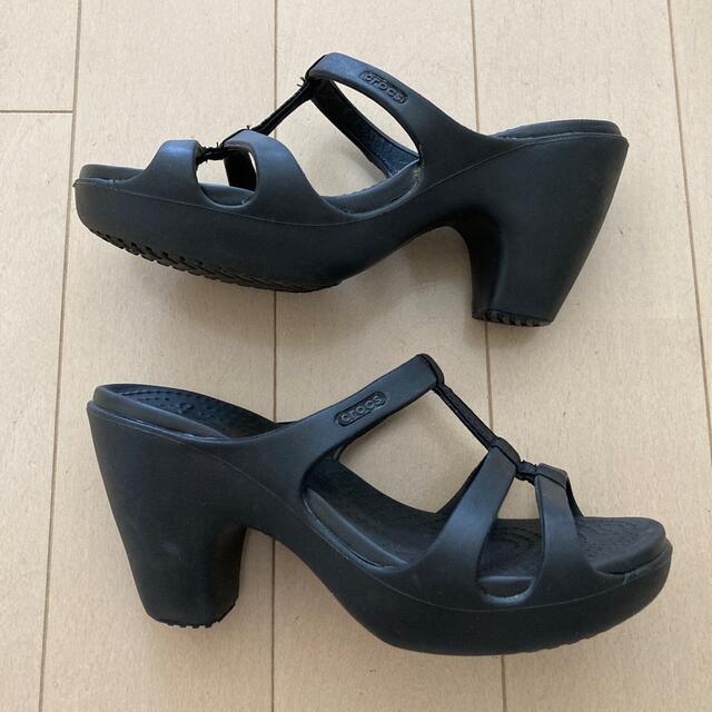 crocs(クロックス)のcrocs ヒールサンダル サイプラス 黒 W7 美品 レディースの靴/シューズ(サンダル)の商品写真