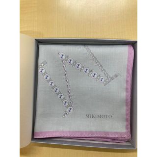 ミキモト(MIKIMOTO)のミキモト　ライトグレーとピンクのハンカチ(ハンカチ)