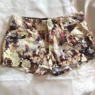 アベイル(Avail)のショートパンツ 花柄 水彩 フラワー Sサイズ(ショートパンツ)