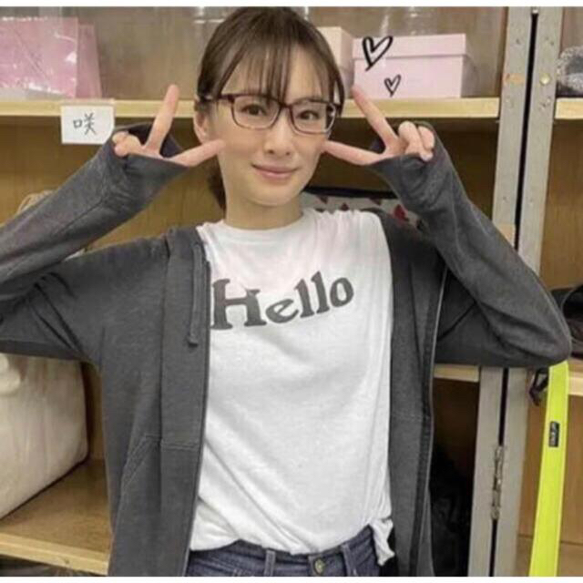 L'Appartement DEUXIEME CLASSE(アパルトモンドゥーズィエムクラス)の美品マディソンブルーMADISON BLUE  HELLO ロゴ 白Tシャツ01 レディースのトップス(Tシャツ(半袖/袖なし))の商品写真