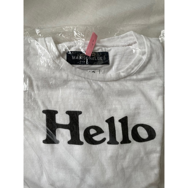 L'Appartement DEUXIEME CLASSE(アパルトモンドゥーズィエムクラス)の美品マディソンブルーMADISON BLUE  HELLO ロゴ 白Tシャツ01 レディースのトップス(Tシャツ(半袖/袖なし))の商品写真