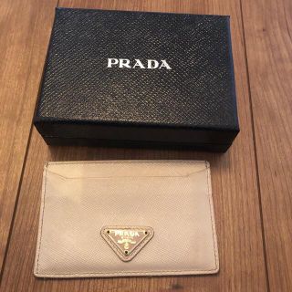 プラダ(PRADA)のPRADA　ベージュ　パスケース　(パスケース/IDカードホルダー)