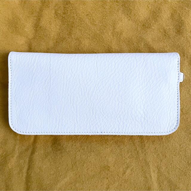 IL BISONTE(イルビゾンテ)の【新品】イルビゾンテ チェーン付き長財布 ホワイト レディースのファッション小物(財布)の商品写真