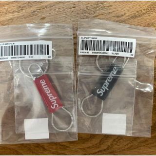 シュプリーム(Supreme)のSupreme Clip Keychain Black & Red(キーホルダー)