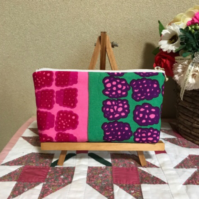 marimekko(マリメッコ)の【ラスト】マリメッコ  生地　ハンドメイド　ムンモランマルヤット2㌢マチ付ポーチ ハンドメイドのファッション小物(ポーチ)の商品写真