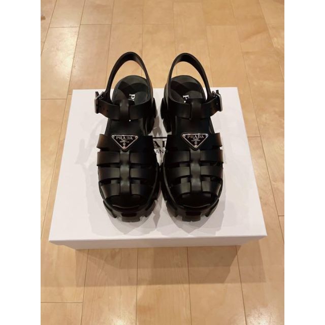 人気SALE得価 PRADA - プラダ フォームラバー サンダル ブラック 36