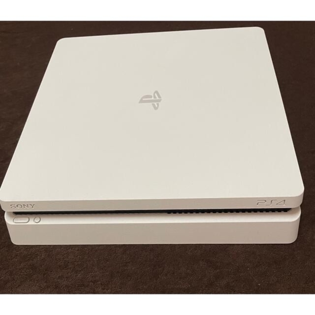 SONY(ソニー)の[中古美品]PS4 500GB 白　CUH-1200AB02  エンタメ/ホビーのゲームソフト/ゲーム機本体(家庭用ゲーム機本体)の商品写真