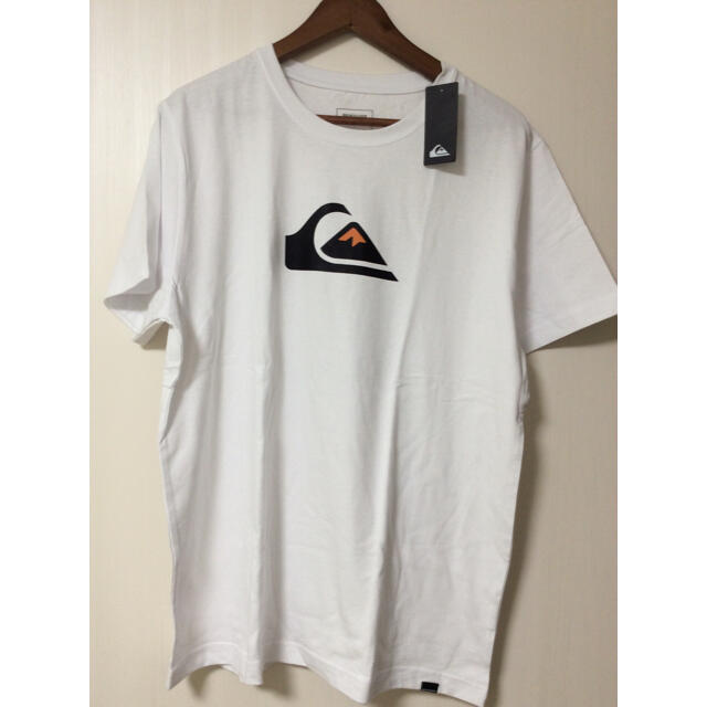 QUIKSILVER(クイックシルバー)のタグ付き クイックシルバー Tシャツ XLサイズ 黒白カラー ロゴ入 サーフィン メンズのトップス(Tシャツ/カットソー(半袖/袖なし))の商品写真