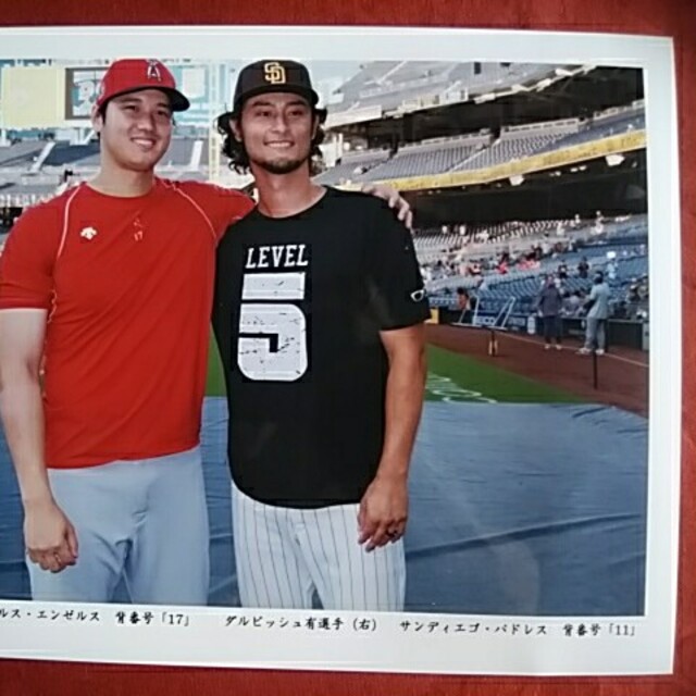 大谷翔平応援祭⚾プロカメラマン撮影★ 大谷翔平選手ダルビッシュ有選手大判生写真③ スポーツ/アウトドアの野球(記念品/関連グッズ)の商品写真