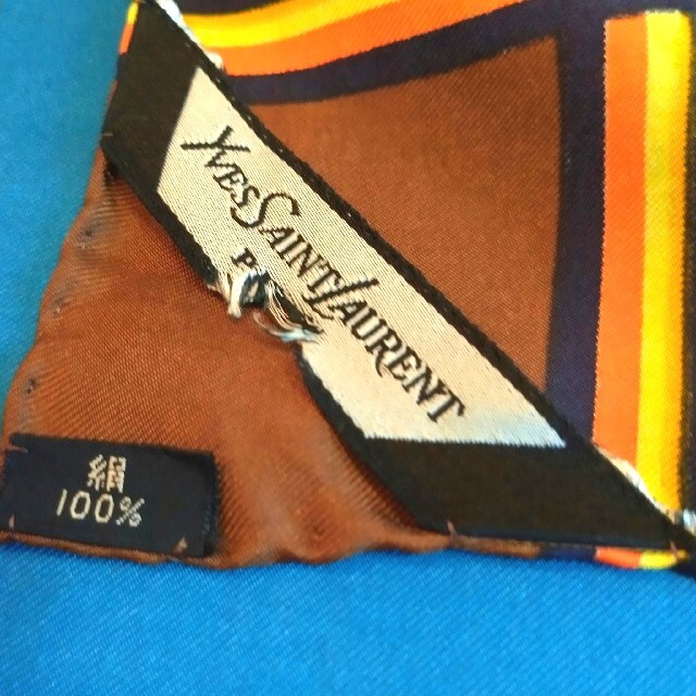 Yves Saint Laurent Beaute(イヴサンローランボーテ)の【さくらい様専用】イヴ・サンローラン 大判 シルク スカーフ レディースのファッション小物(バンダナ/スカーフ)の商品写真