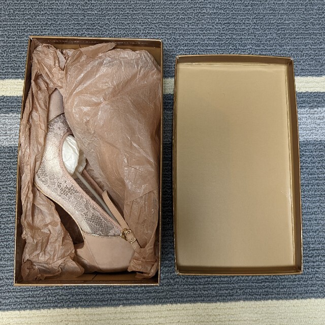 VIVA ANGELINA(ビバアンジェリーナ)のパーティパンプス　ピンクベージュ　24.5cm レディースの靴/シューズ(ハイヒール/パンプス)の商品写真
