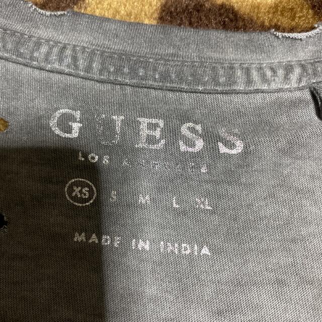 GUESS(ゲス)のGUESS ゲス　トラ柄　ダメージ加工　Tシャツ　グレー　XS レディースのトップス(Tシャツ(半袖/袖なし))の商品写真