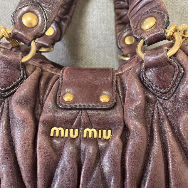 miumiu(ミュウミュウ)のミュウミュウバッグ　miu miu レディースのバッグ(ショルダーバッグ)の商品写真