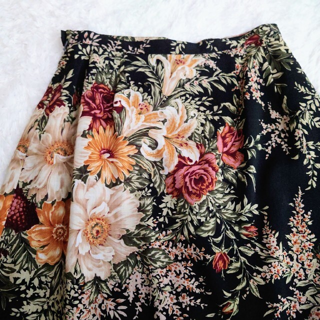 INGEBORG(インゲボルグ)の美品✨インゲボルグ ミモレ丈 スカート 花柄 ロングスカート M ブラック レディースのスカート(ロングスカート)の商品写真