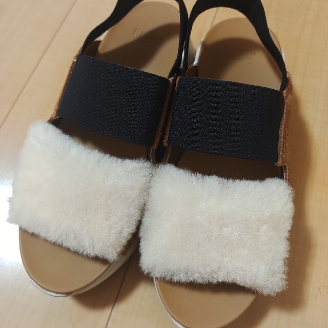 UGG(アグ)のUGG シルバーレイク2 サンダル　23.5cm レディースの靴/シューズ(サンダル)の商品写真