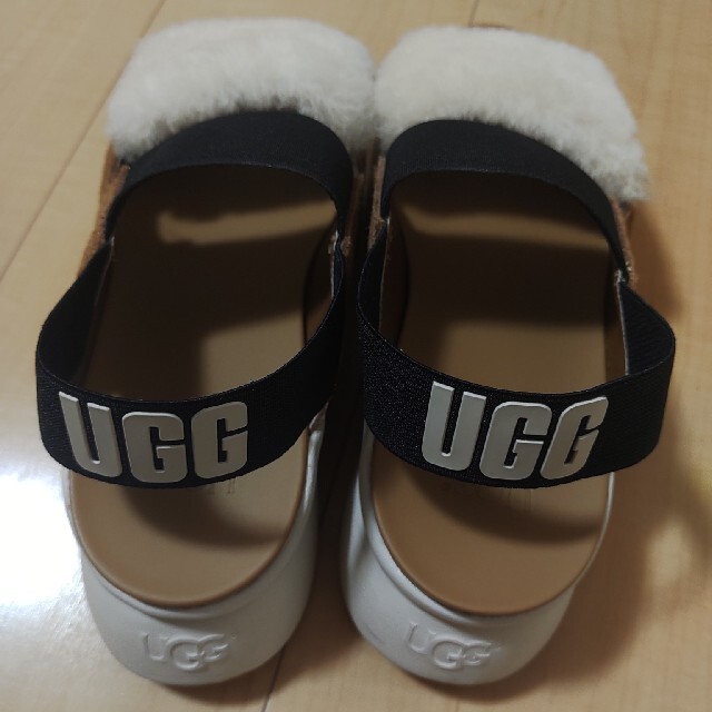 UGG(アグ)のUGG シルバーレイク2 サンダル　23.5cm レディースの靴/シューズ(サンダル)の商品写真