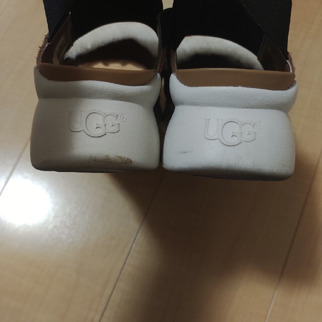 UGG(アグ)のUGG シルバーレイク2 サンダル　23.5cm レディースの靴/シューズ(サンダル)の商品写真