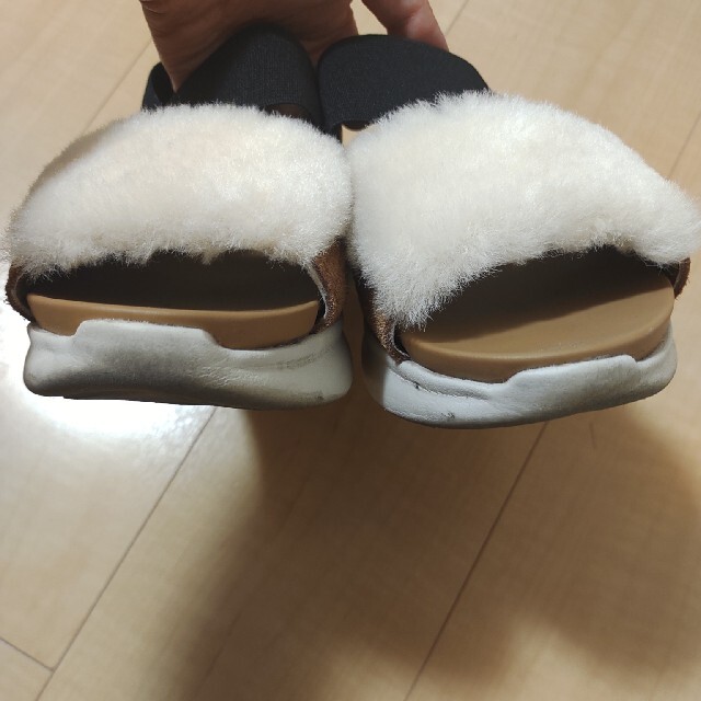 UGG(アグ)のUGG シルバーレイク2 サンダル　23.5cm レディースの靴/シューズ(サンダル)の商品写真