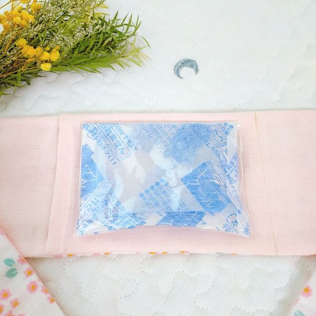 ネッククーラー　サークルフラワーホワイト×ピンク ハンドメイドのファッション小物(スカーフ)の商品写真