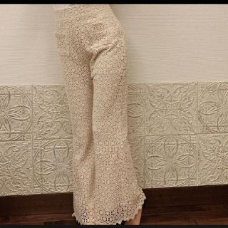 エピヌ(épine)のTreat Ürself flower lace flare pants(カジュアルパンツ)