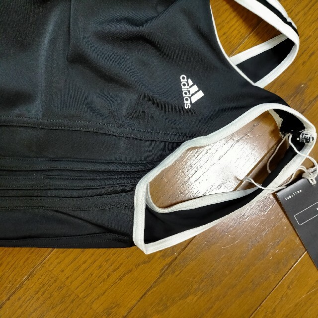 adidas(アディダス)の新品120サイズ　adidas　水着　スイムウェア　女の子　ブラック　黒　裏地付 キッズ/ベビー/マタニティのキッズ服女の子用(90cm~)(水着)の商品写真