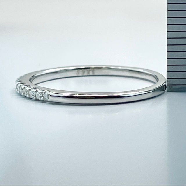 モアサナイト　ハーフエタニティリング　1mm  7号 レディースのアクセサリー(リング(指輪))の商品写真