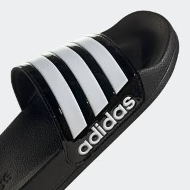 adidas(アディダス)の【新品】 adidas アディダス アディレッタ シャワーサンダル黒FZ2852 レディースの靴/シューズ(サンダル)の商品写真