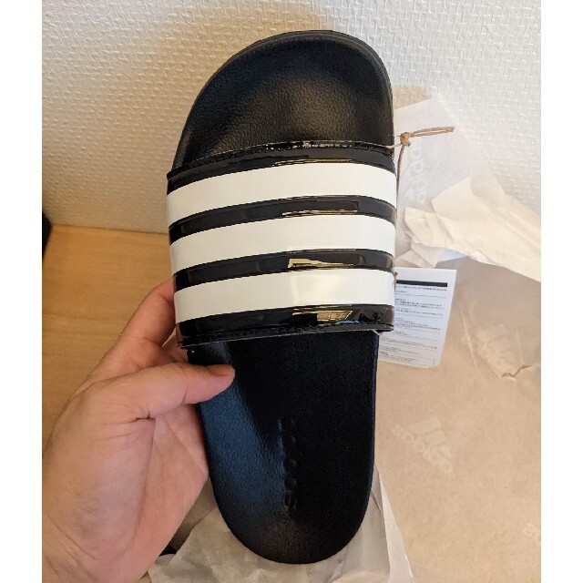 adidas(アディダス)の【新品】 adidas アディダス アディレッタ シャワーサンダル黒FZ2852 レディースの靴/シューズ(サンダル)の商品写真