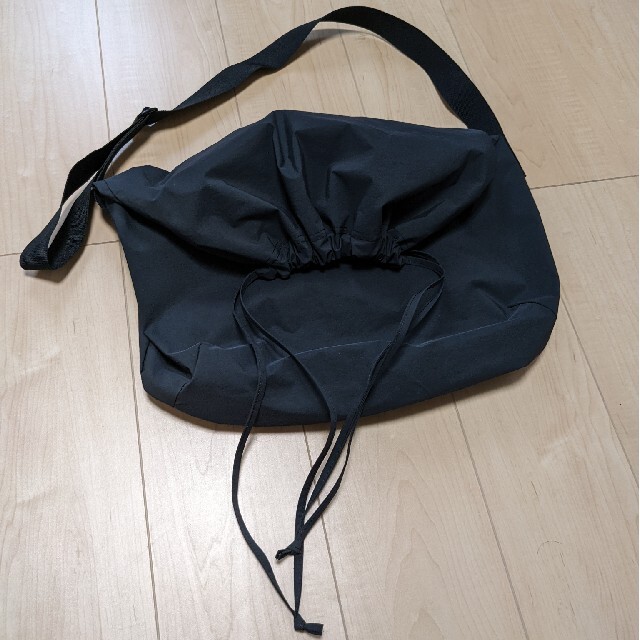 カラー UNIQLO ドローストリング ショルダーバッグの通販 by ハレの カラー UNIQLO ドローストリング ショルダーバッグの通販 by ハレの