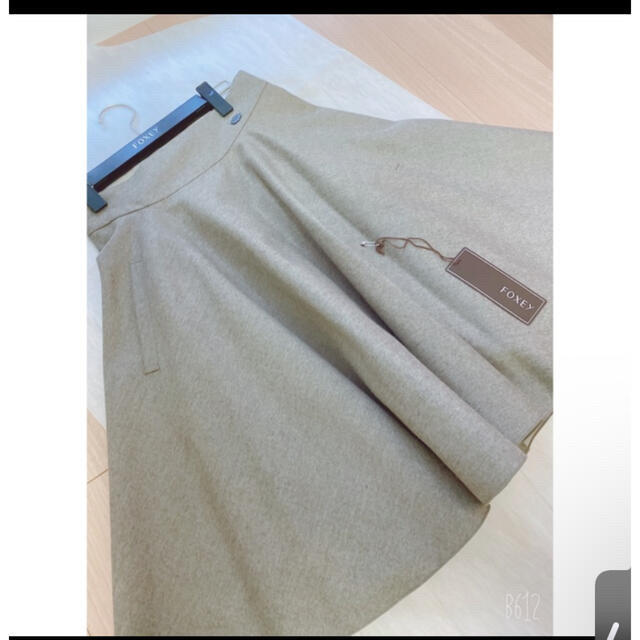 FOXEY(フォクシー)の2021年再販　ダークグレー　ウールフレアスカート　38 レディースのスカート(ひざ丈スカート)の商品写真