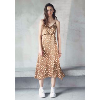 アリシアスタン(ALEXIA STAM)のBack Ribbon Cow Print Satin Dress Brown(ロングワンピース/マキシワンピース)