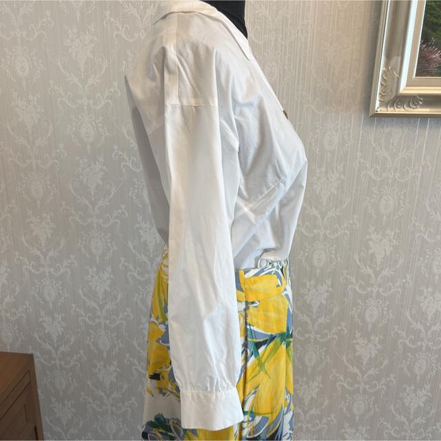 ロペの白シャツ